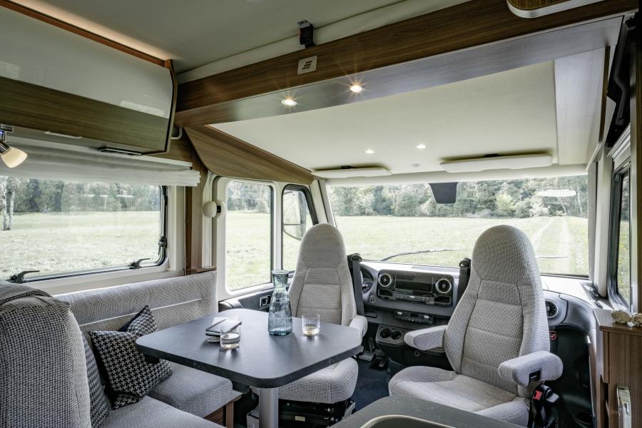 Интерьер Hymermobil B-MC 580 I 2018 года  (фото 9 из 14)